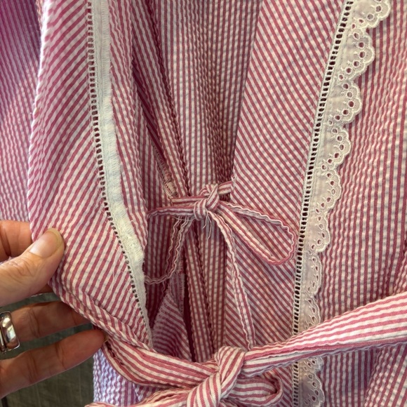 Eileen West Medium striped Robe seersucker with eyelet Trim red white - Picture 8 of 12